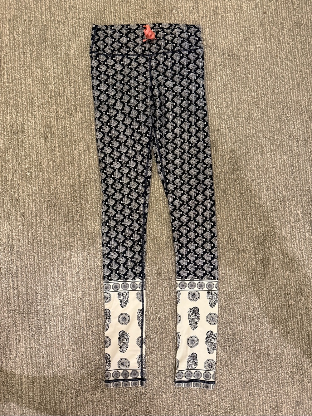 The Upside Printed Yoga Leggings Women’s S/6 Navy White Paisley Ankle Activewear